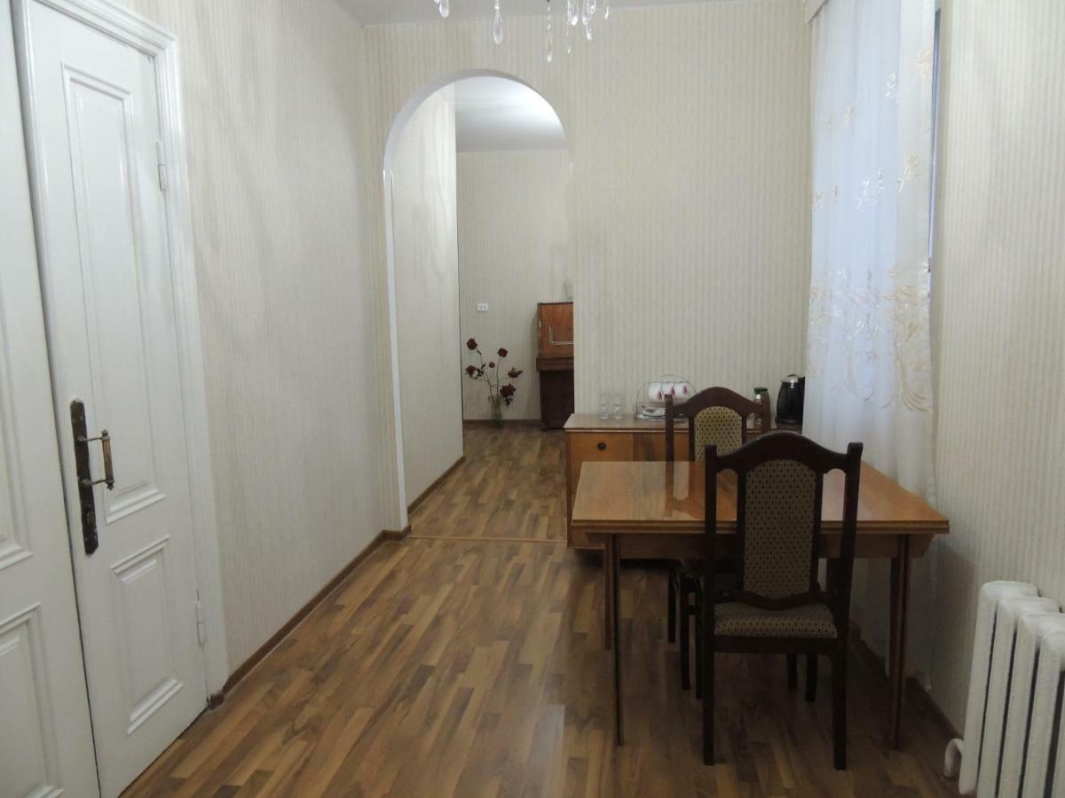 Blue Guesthouse Степанцмінда Екстер'єр фото